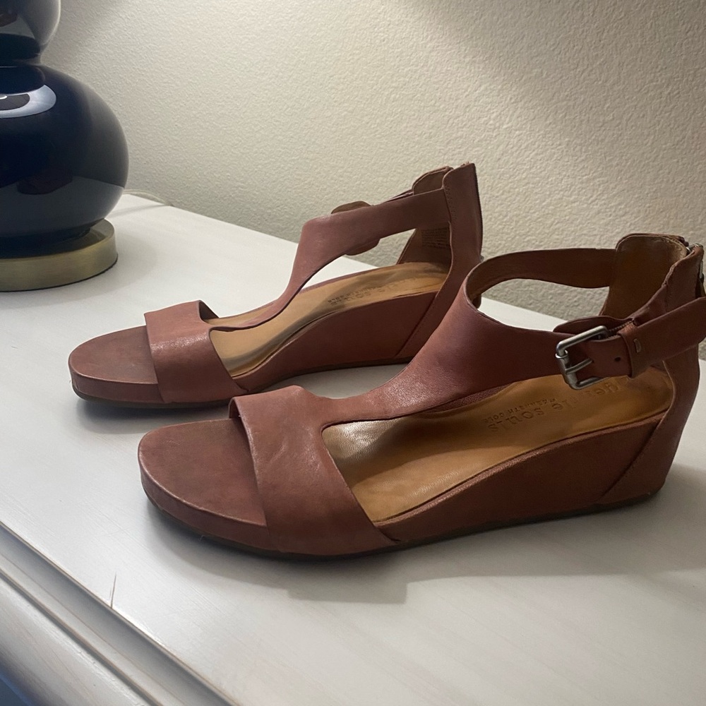 Kenneth Cole Gentle Souls Gwendaline Sandals Womens 9.5 Wedge Strappy